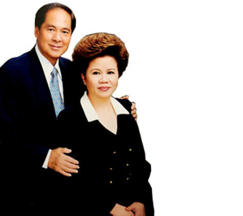Ibu Lelarati Lukman, pendiri Biotest, bersama suami, Bapak Karmaka Surjaudaja